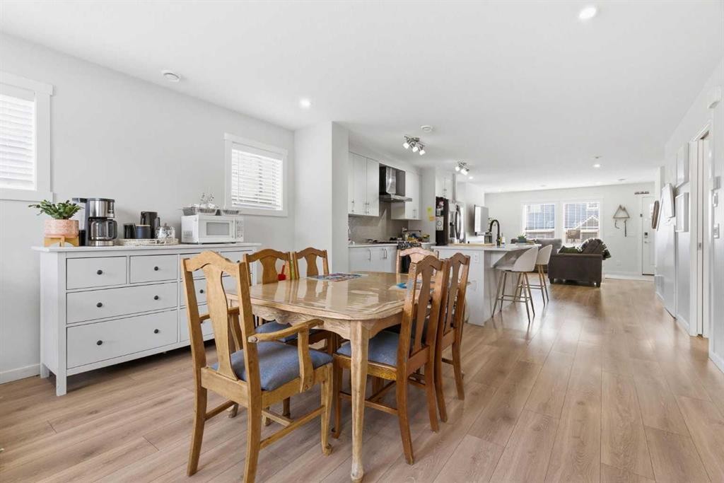 479 Cranbrook Square Se, Calgary, AB - Indoor Photo Showing Dining Room