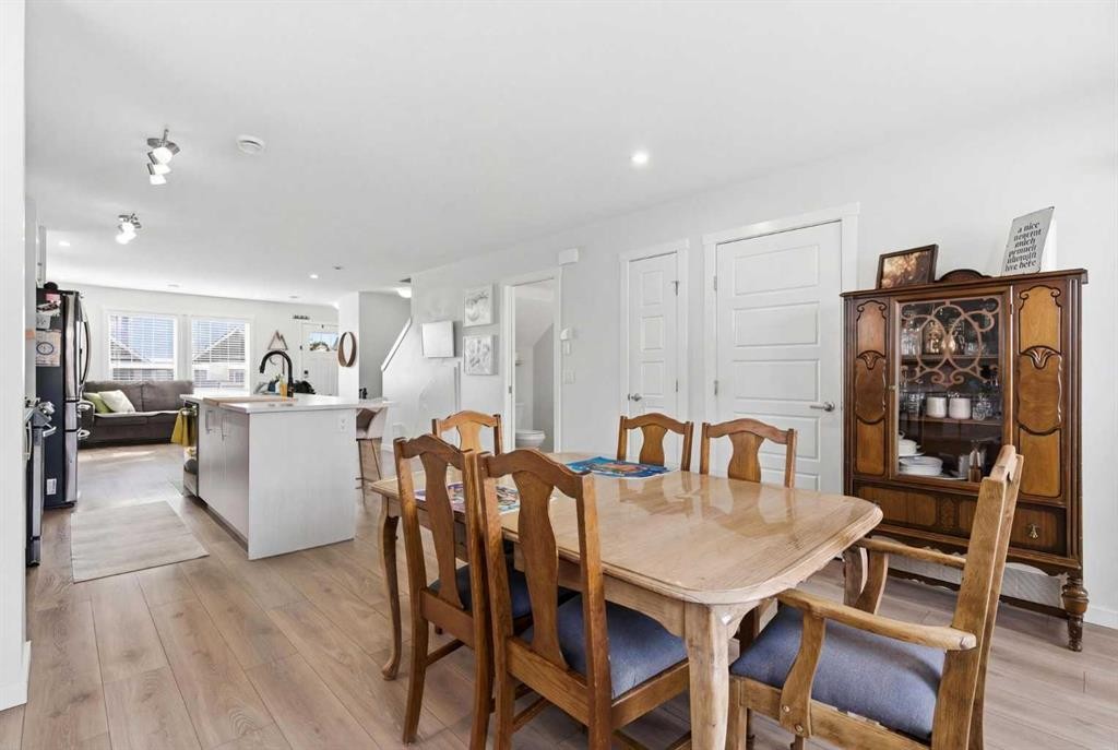 479 Cranbrook Square Se, Calgary, AB - Indoor Photo Showing Dining Room