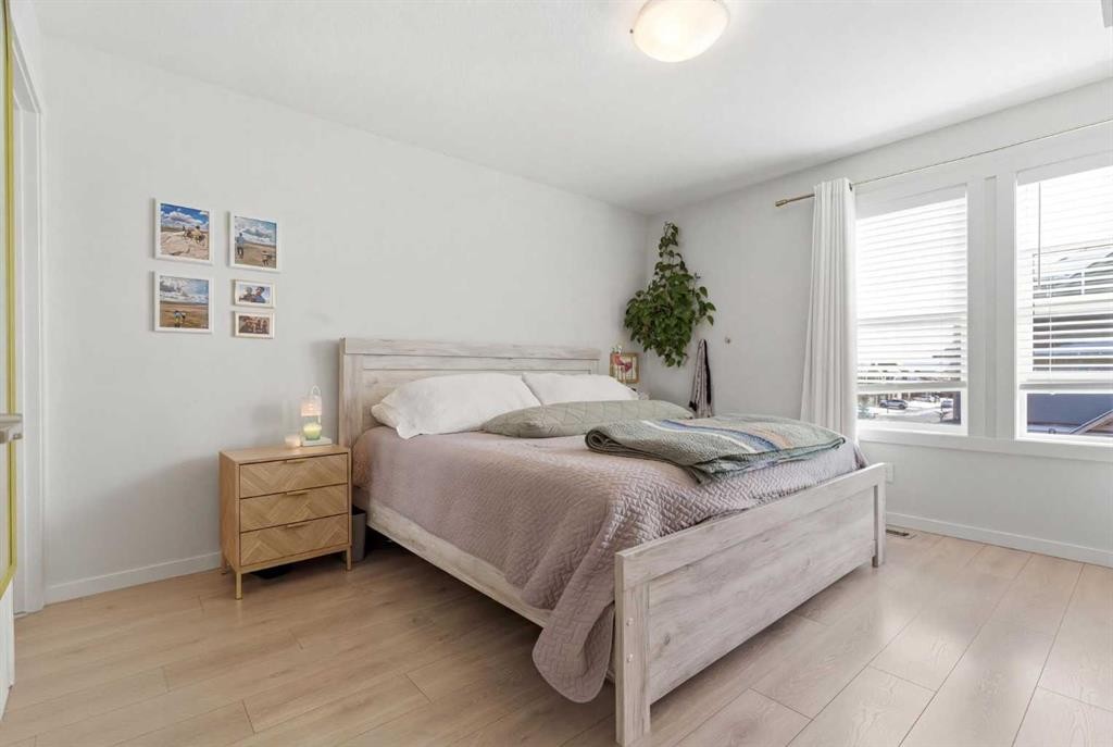 479 Cranbrook Square Se, Calgary, AB - Indoor Photo Showing Bedroom