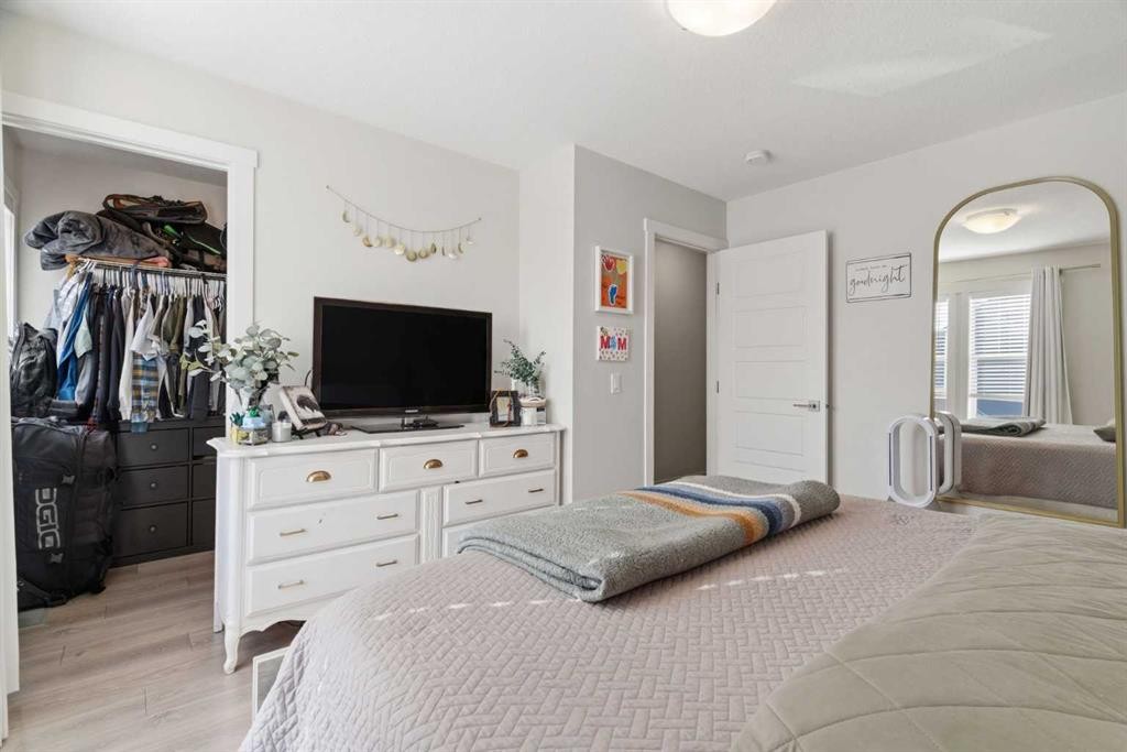 479 Cranbrook Square Se, Calgary, AB - Indoor Photo Showing Bedroom