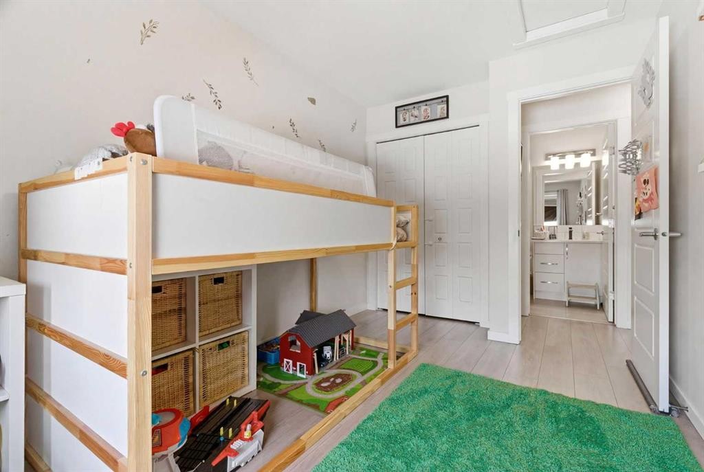 479 Cranbrook Square Se, Calgary, AB - Indoor