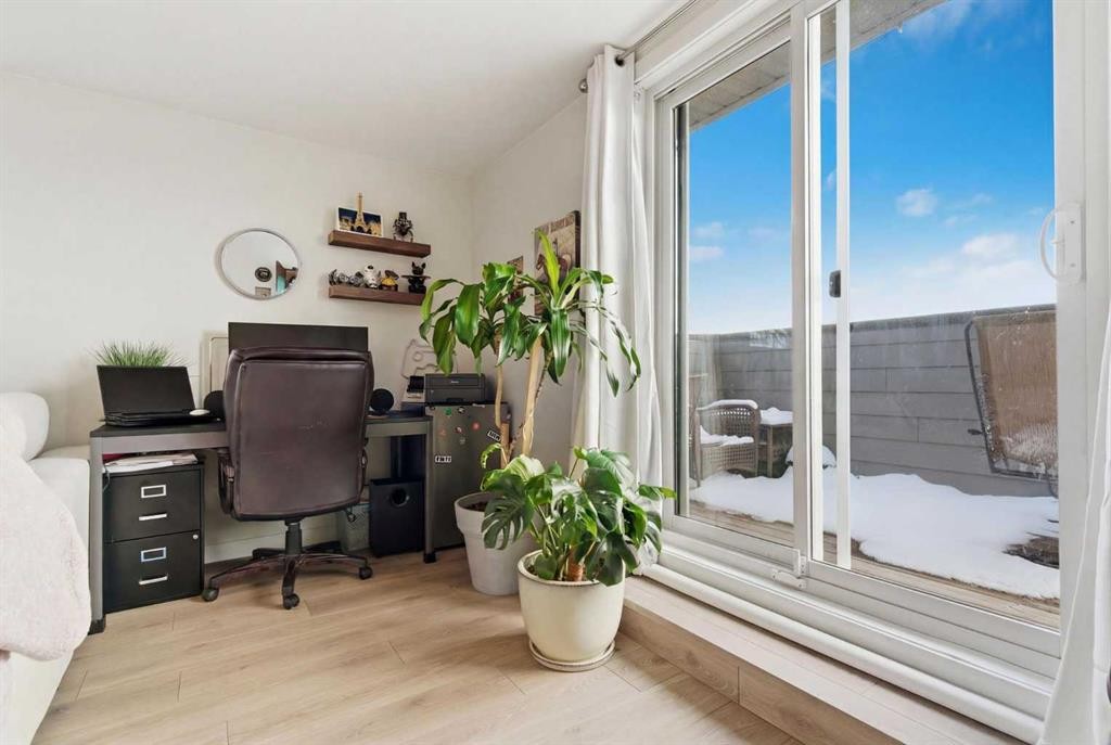 479 Cranbrook Square Se, Calgary, AB - Indoor