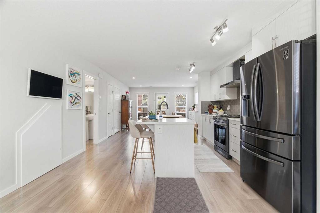 479 Cranbrook Square Se, Calgary, AB - Indoor Photo Showing Kitchen