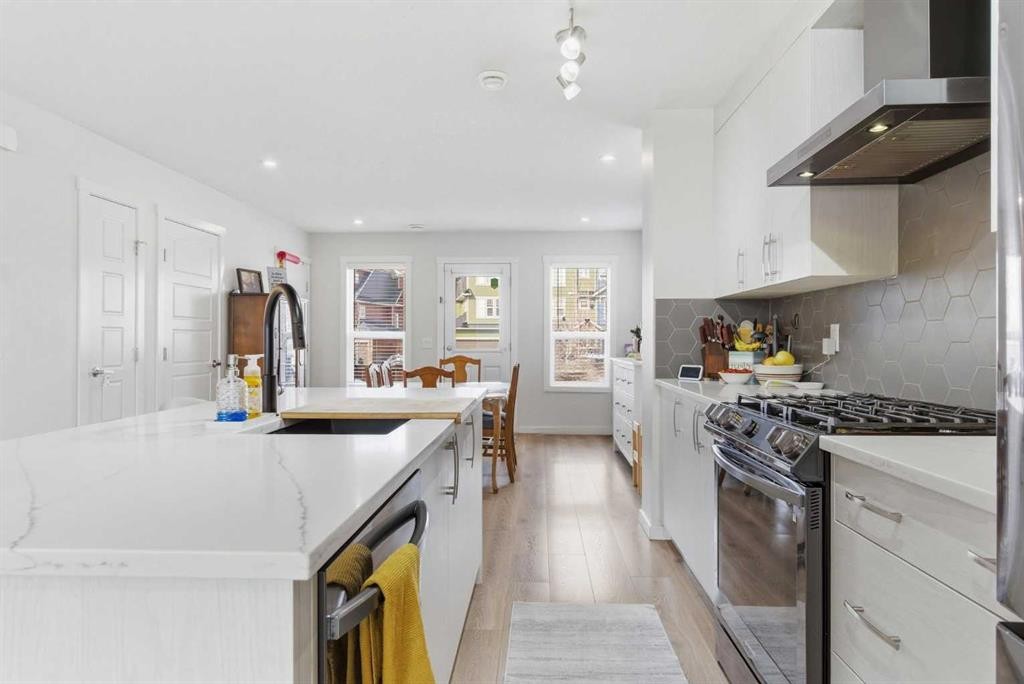 479 Cranbrook Square Se, Calgary, AB - Indoor Photo Showing Kitchen With Upgraded Kitchen