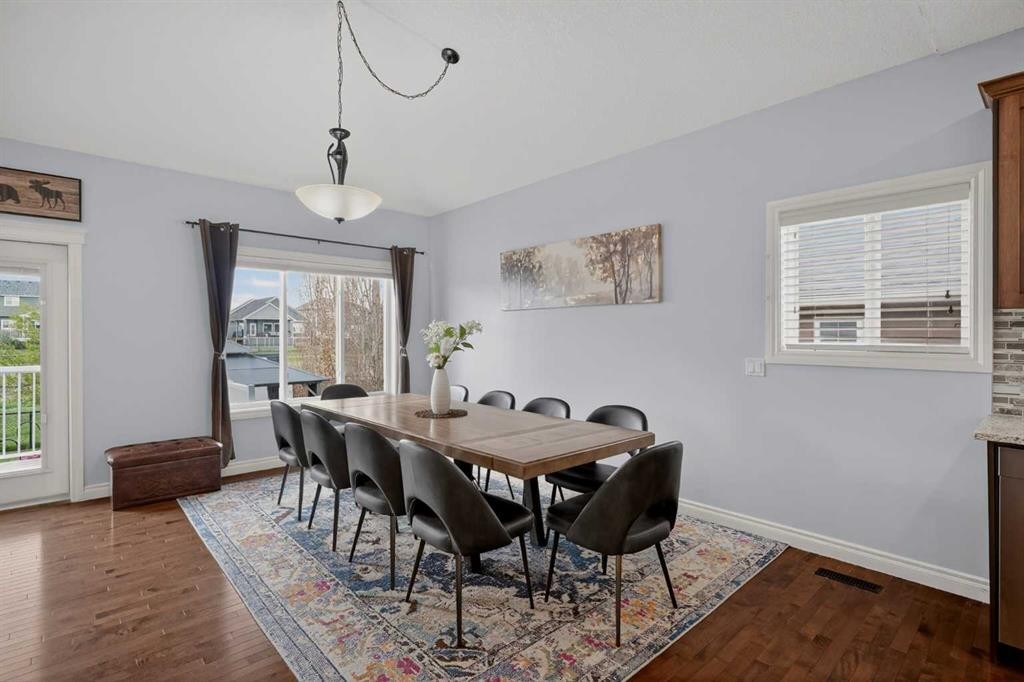 207 Strathmore Lakes Bend, Strathmore, AB - Indoor Photo Showing Dining Room