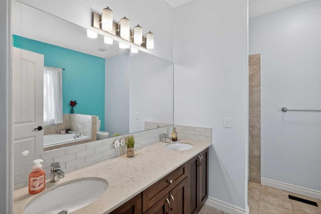 207 Strathmore Lakes Bend, Strathmore, AB - Indoor Photo Showing Bathroom