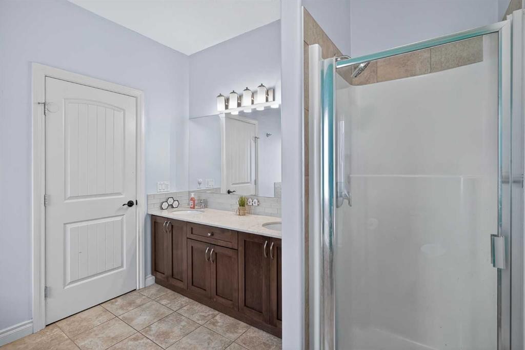207 Strathmore Lakes Bend, Strathmore, AB - Indoor Photo Showing Bathroom