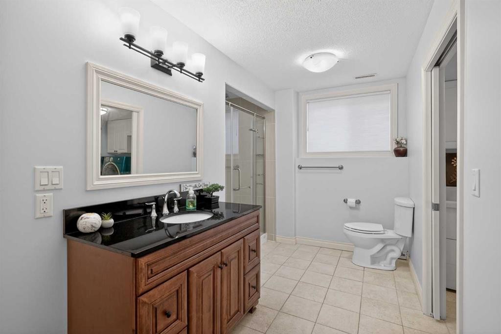 207 Strathmore Lakes Bend, Strathmore, AB - Indoor Photo Showing Bathroom