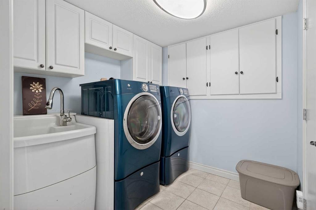 207 Strathmore Lakes Bend, Strathmore, AB - Indoor Photo Showing Laundry Room