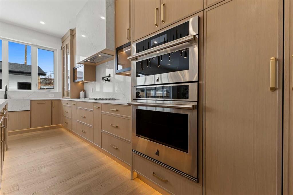 1910 Broadview Road, Calgary, AB - Indoor Photo Showing Kitchen