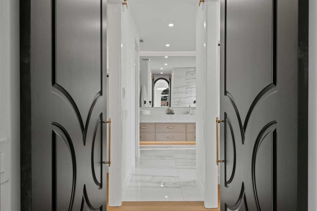 1910 Broadview Road, Calgary, AB - Indoor Photo Showing Other Room