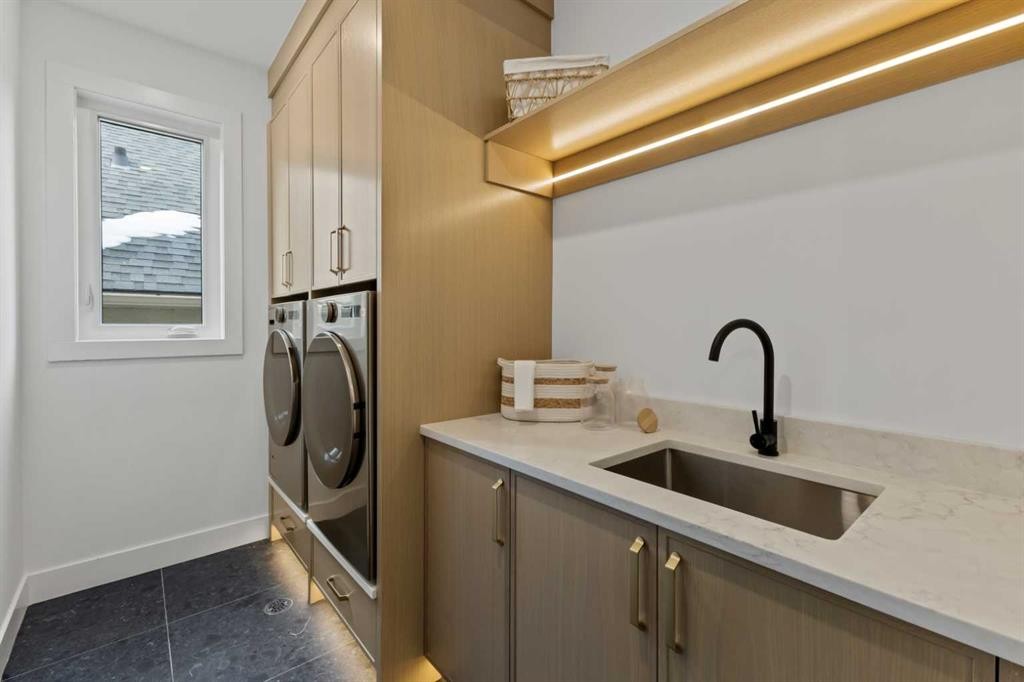 1910 Broadview Road, Calgary, AB - Indoor Photo Showing Laundry Room