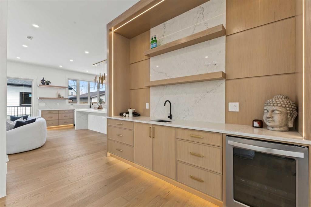 1910 Broadview Road, Calgary, AB - Indoor Photo Showing Kitchen