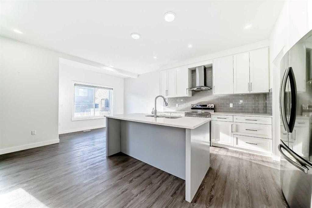 772 Edgefield Crescent, Strathmore, AB - Indoor Photo Showing Kitchen With Upgraded Kitchen