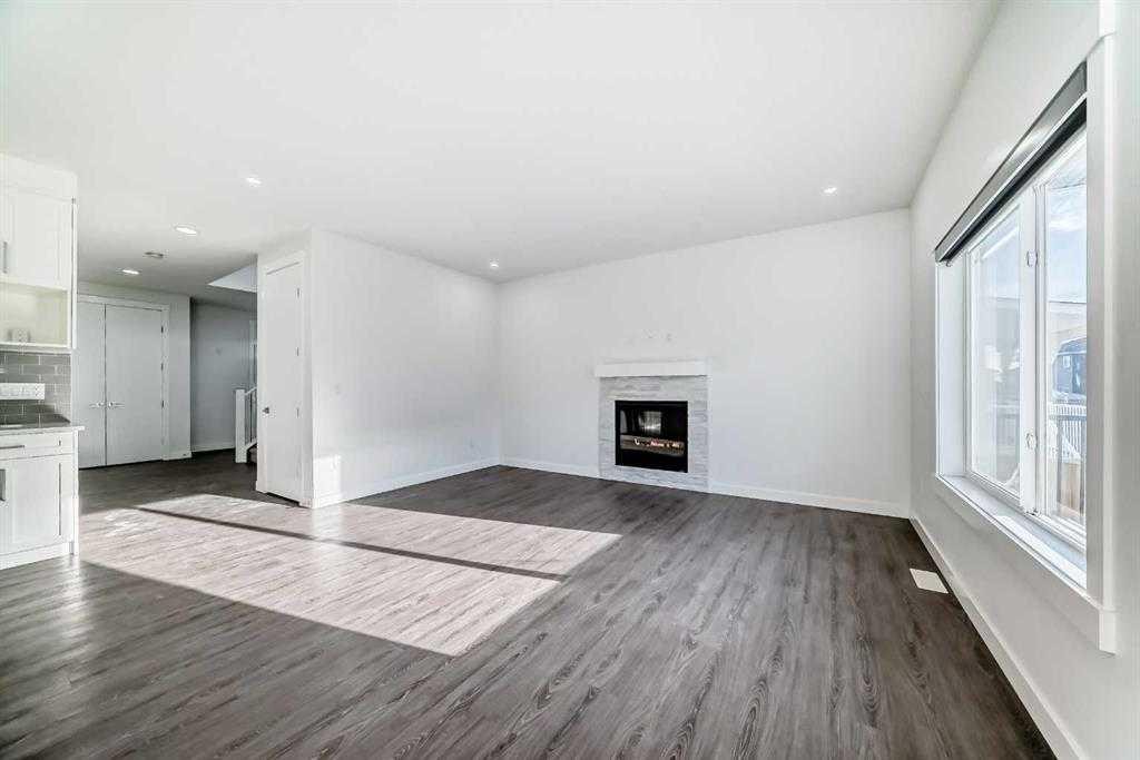 772 Edgefield Crescent, Strathmore, AB - Indoor Photo Showing Living Room With Fireplace