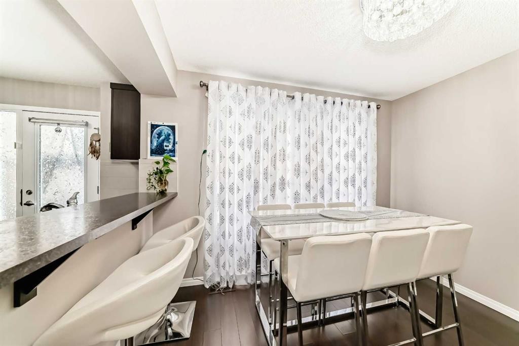 127 Windford Gardens Sw, Airdrie, AB - Indoor Photo Showing Dining Room