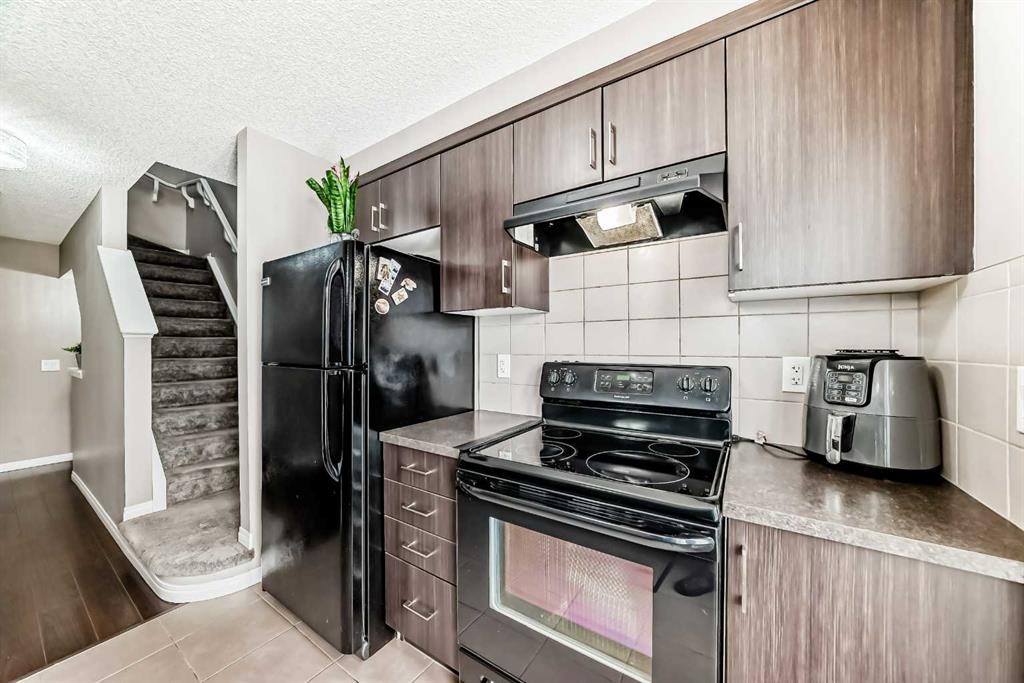 127 Windford Gardens Sw, Airdrie, AB - Indoor Photo Showing Kitchen