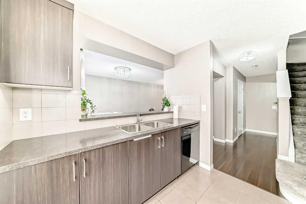 127 Windford Gardens Sw, Airdrie, AB - Indoor Photo Showing Kitchen With Double Sink
