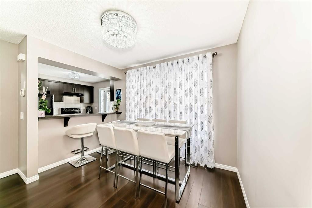127 Windford Gardens Sw, Airdrie, AB - Indoor Photo Showing Dining Room