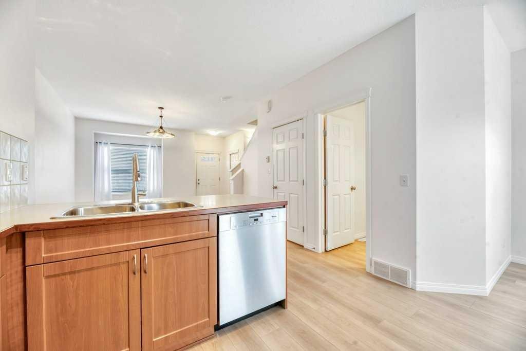 109 Ranch Ridge Meadow, Strathmore, AB - Indoor Photo Showing Kitchen With Double Sink