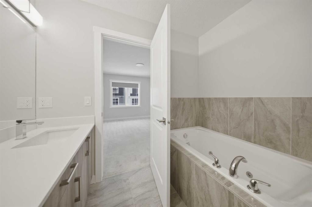 68 Cornerbrook View Ne, Calgary, AB - Indoor Photo Showing Bathroom