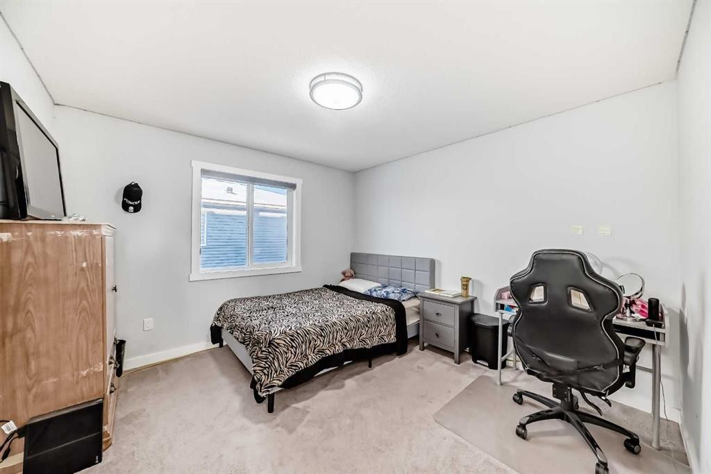 2 Chelsea Bay, Chestermere, AB - Indoor Photo Showing Bedroom