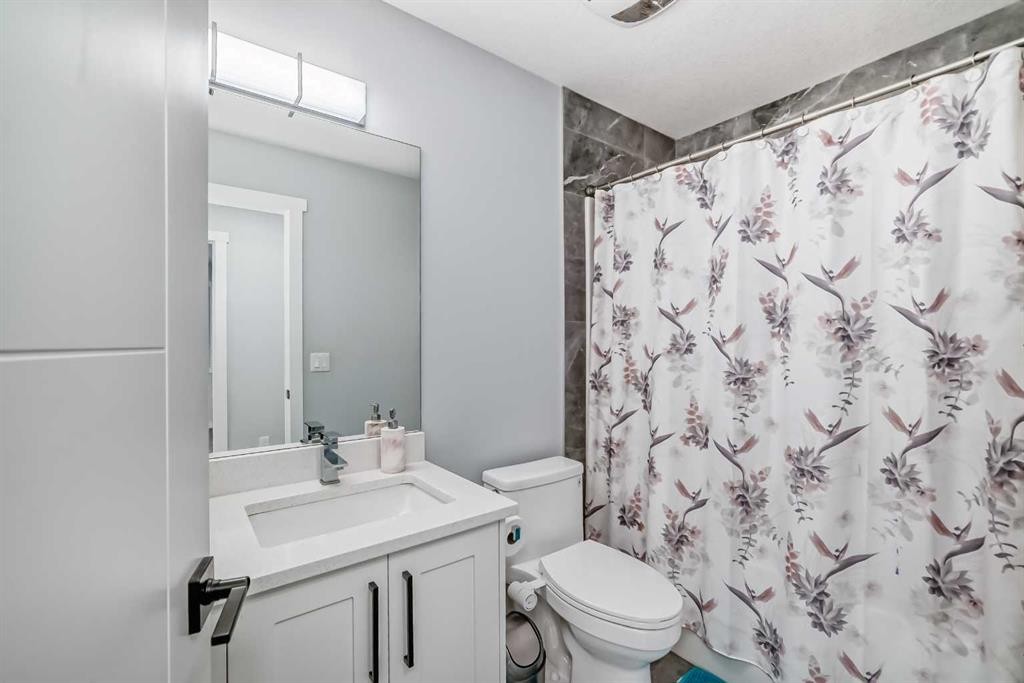 2 Chelsea Bay, Chestermere, AB - Indoor Photo Showing Bathroom