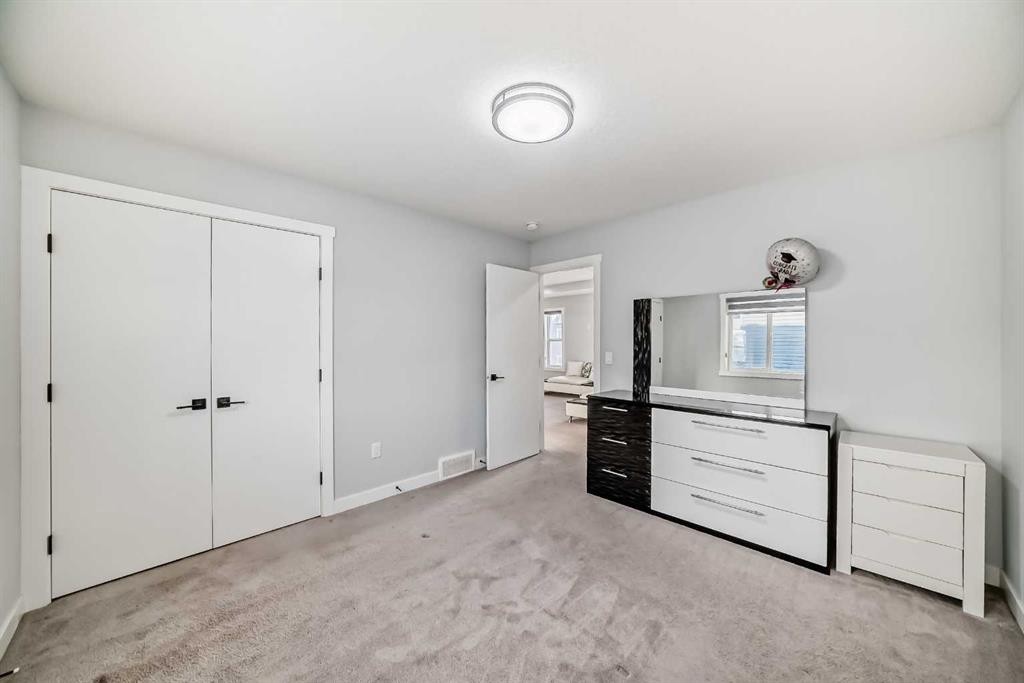 2 Chelsea Bay, Chestermere, AB - Indoor