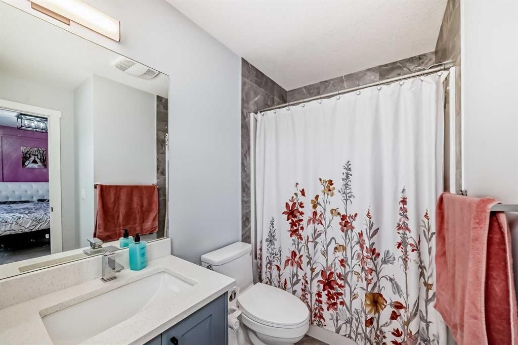 2 Chelsea Bay, Chestermere, AB - Indoor Photo Showing Bathroom