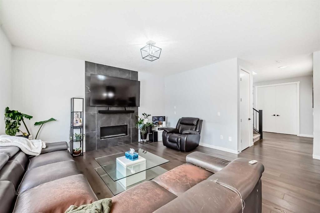 2 Chelsea Bay, Chestermere, AB - Indoor Photo Showing Living Room