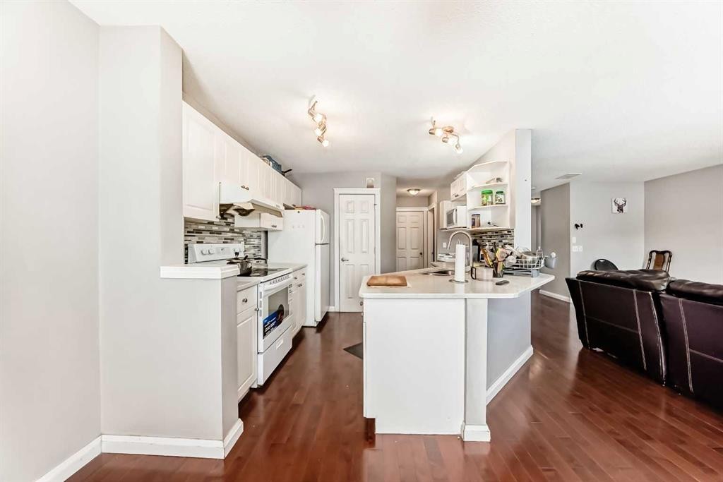 39 Saddleridge Close Ne, Calgary, AB - Indoor Photo Showing Kitchen