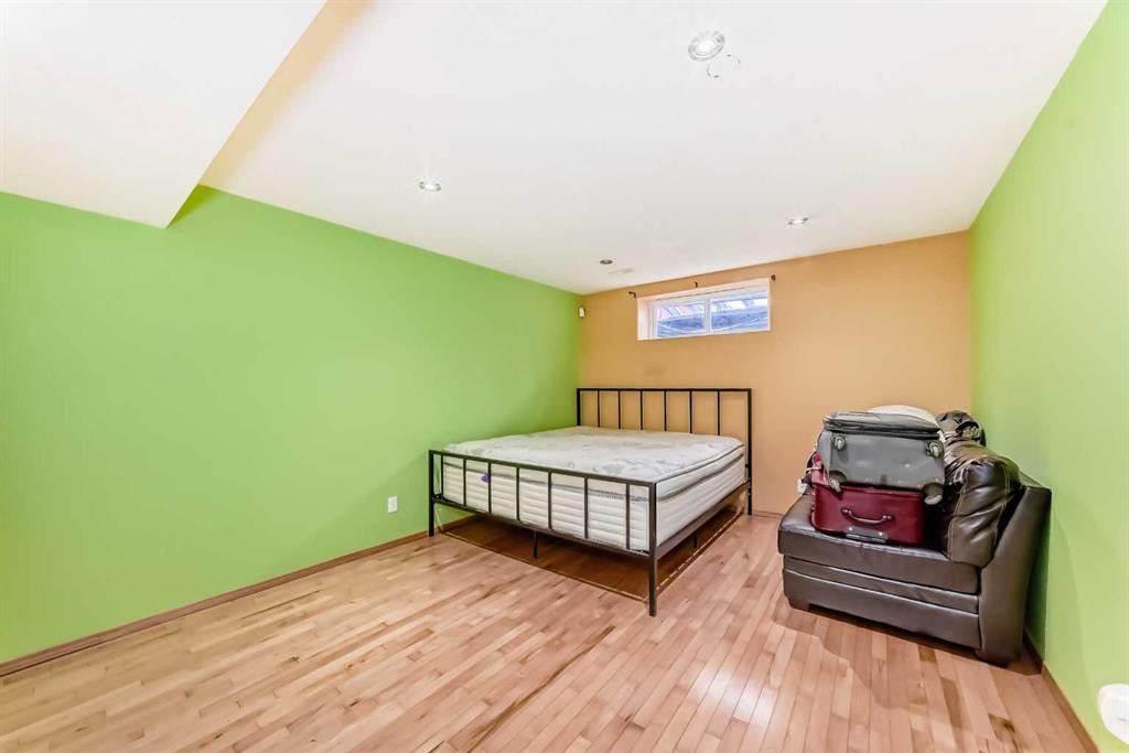 39 Saddleridge Close Ne, Calgary, AB - Indoor Photo Showing Bedroom