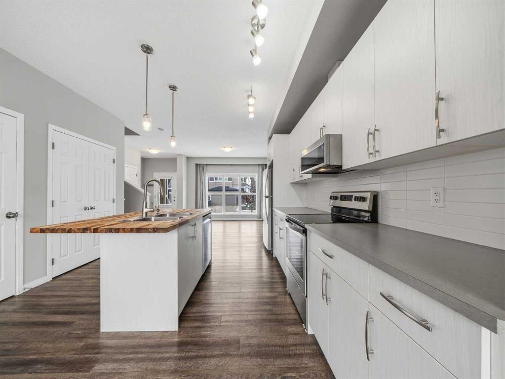 89 Walgrove Rise Se, Calgary, AB - Indoor Photo Showing Kitchen With Upgraded Kitchen