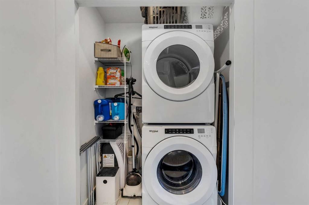 178 Dawson Way, Chestermere, AB - Indoor Photo Showing Laundry Room