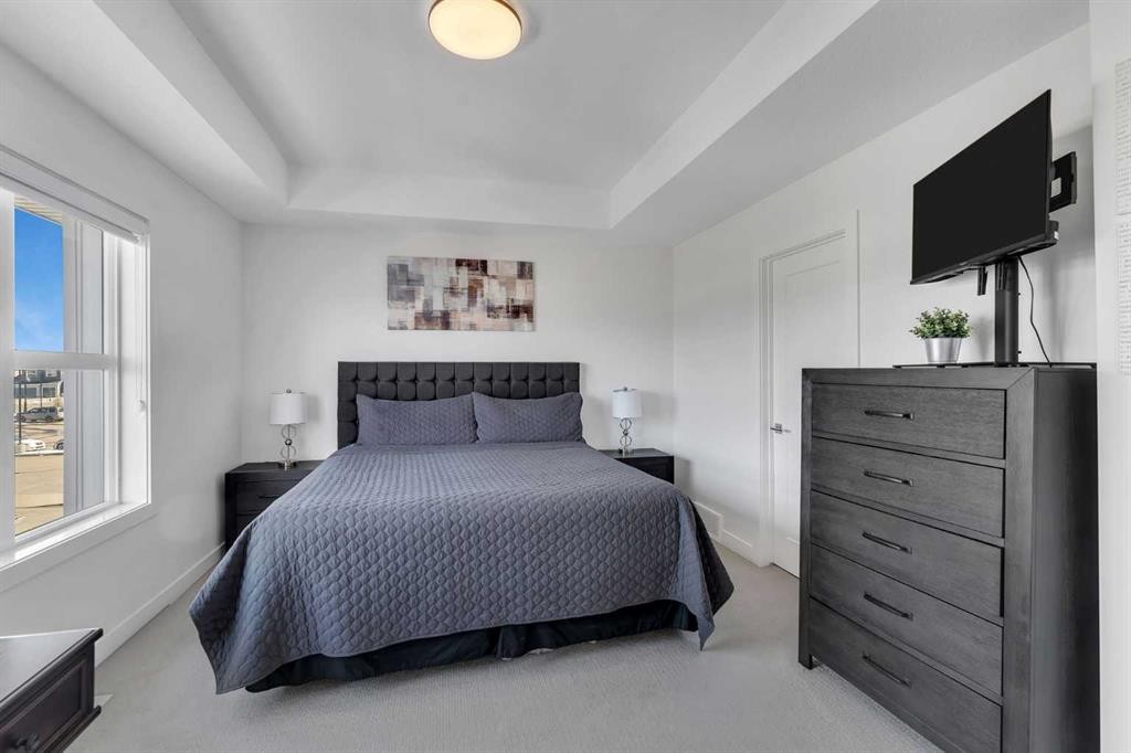 178 Dawson Way, Chestermere, AB - Indoor Photo Showing Bedroom