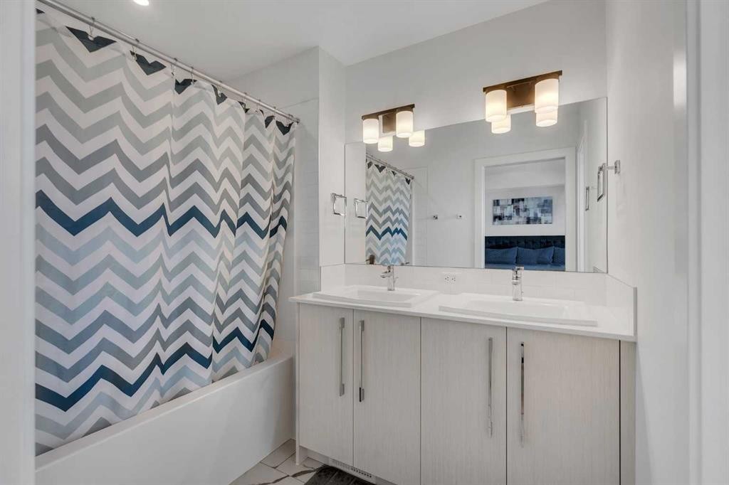 178 Dawson Way, Chestermere, AB - Indoor Photo Showing Bathroom