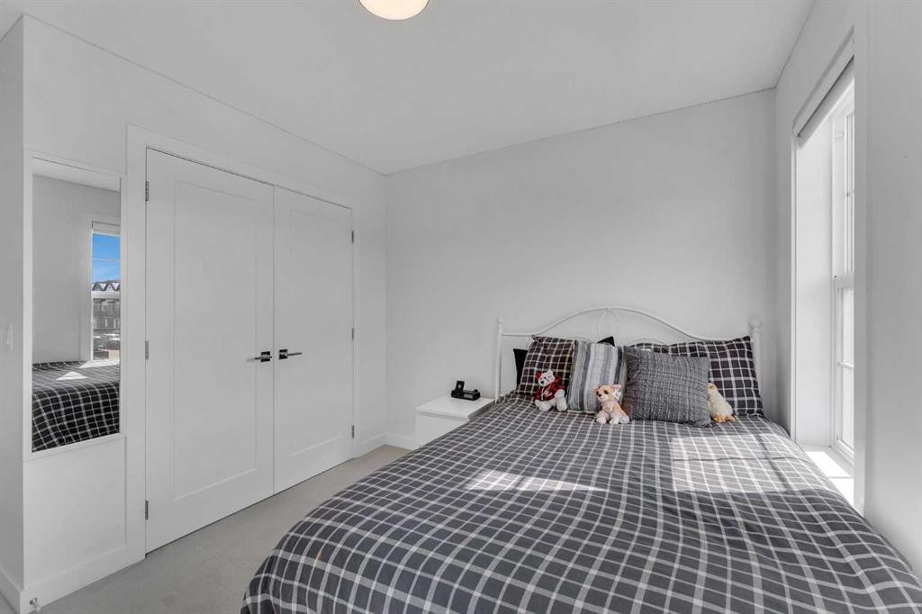 178 Dawson Way, Chestermere, AB - Indoor Photo Showing Bedroom