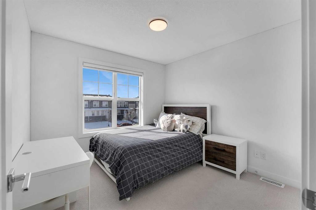 178 Dawson Way, Chestermere, AB - Indoor Photo Showing Bedroom