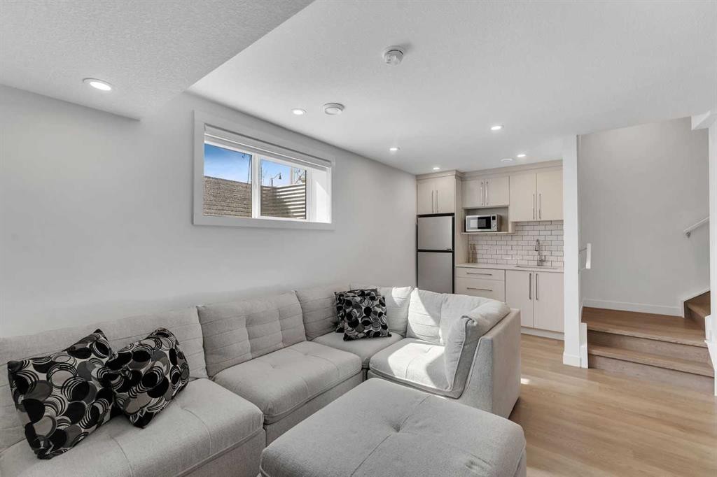 178 Dawson Way, Chestermere, AB - Indoor Photo Showing Other Room