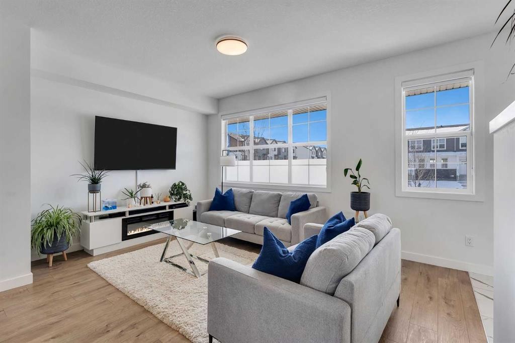 178 Dawson Way, Chestermere, AB - Indoor Photo Showing Living Room