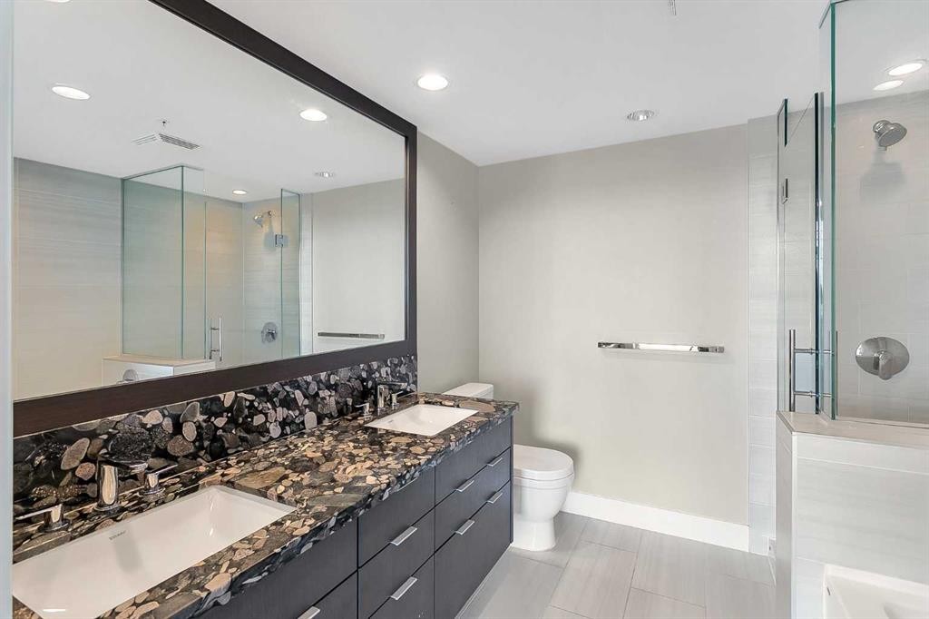 2103-510 6 Avenue Se, Calgary, AB - Indoor Photo Showing Bathroom