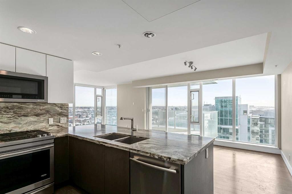 2103-510 6 Avenue Se, Calgary, AB - Indoor Photo Showing Kitchen With Double Sink With Upgraded Kitchen
