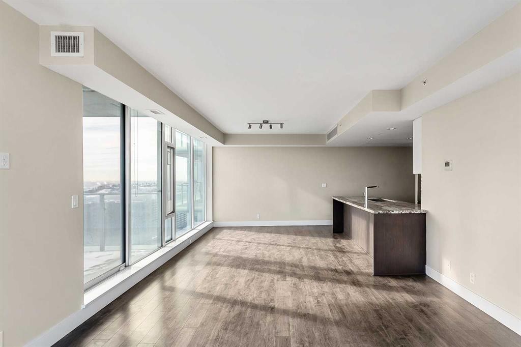 2103-510 6 Avenue Se, Calgary, AB - Indoor Photo Showing Other Room
