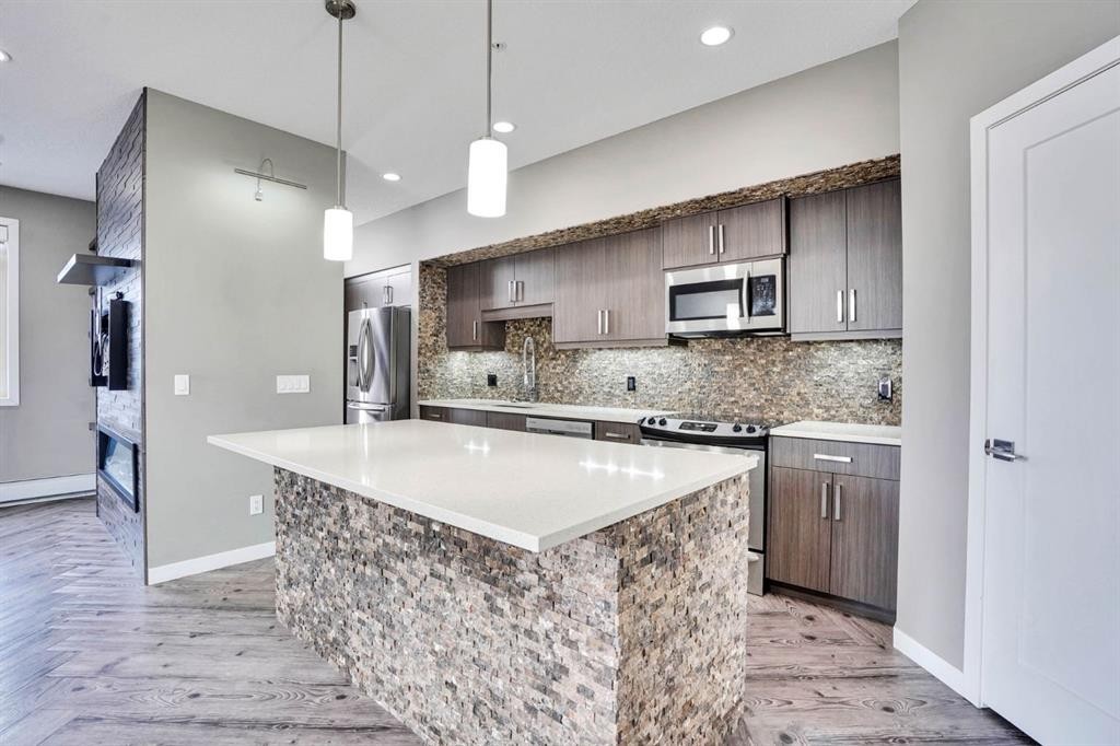 228-10 Westpark Link Sw, Calgary, AB - Indoor Photo Showing Kitchen With Upgraded Kitchen