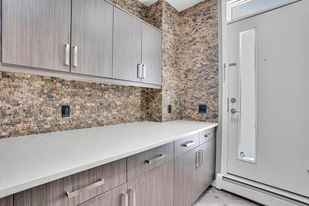 228-10 Westpark Link Sw, Calgary, AB - Indoor Photo Showing Kitchen