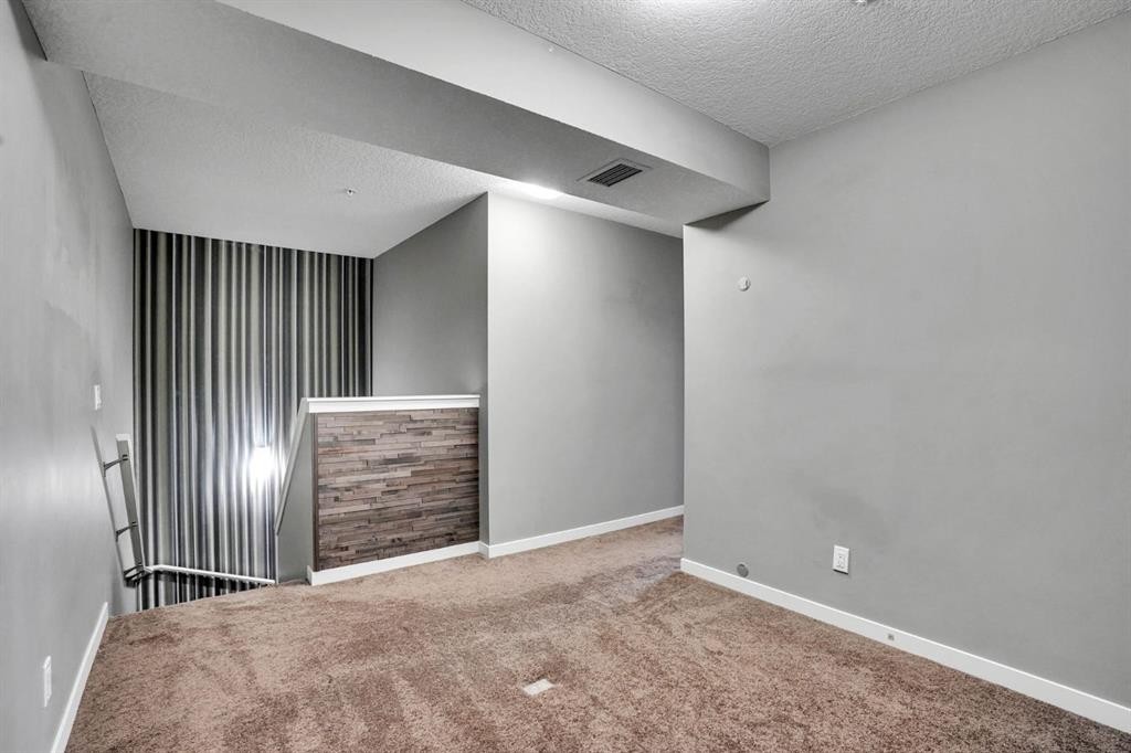 228-10 Westpark Link Sw, Calgary, AB - Indoor Photo Showing Other Room