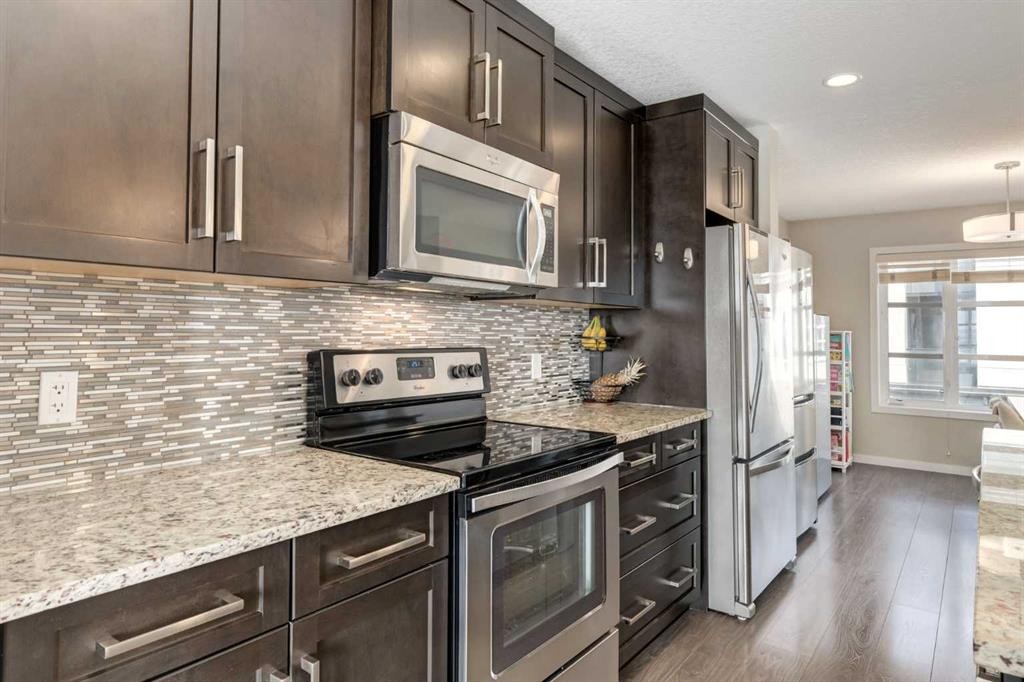 905 Evansridge Park Nw, Calgary, AB - Indoor Photo Showing Kitchen With Stainless Steel Kitchen With Upgraded Kitchen