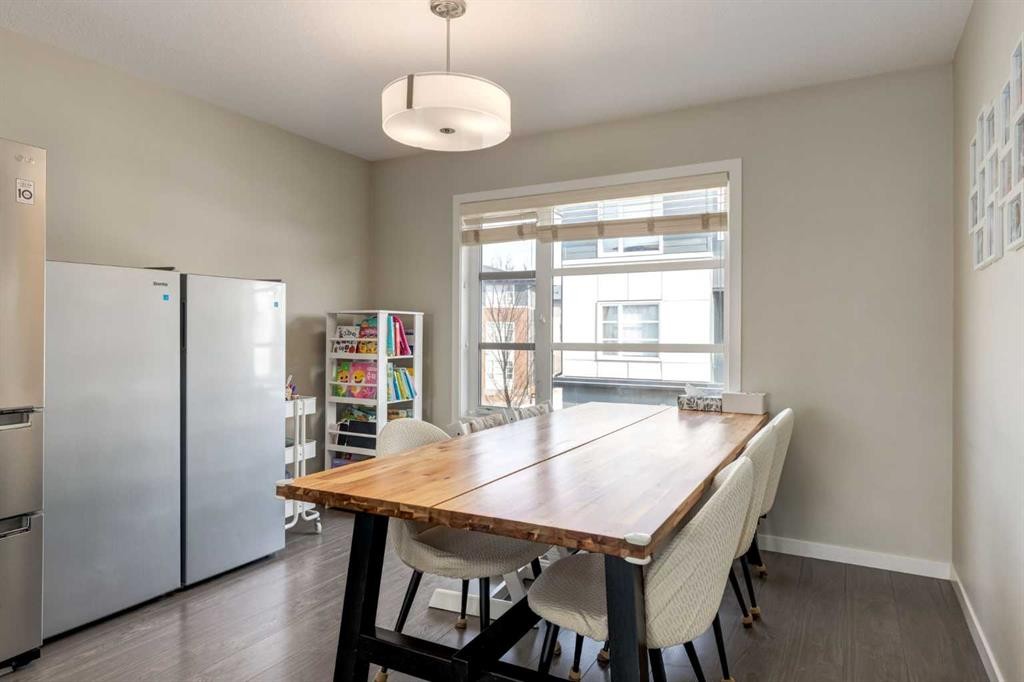 905 Evansridge Park Nw, Calgary, AB - Indoor Photo Showing Dining Room