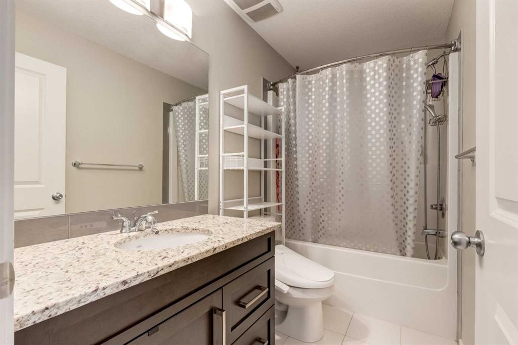 905 Evansridge Park Nw, Calgary, AB - Indoor Photo Showing Bathroom