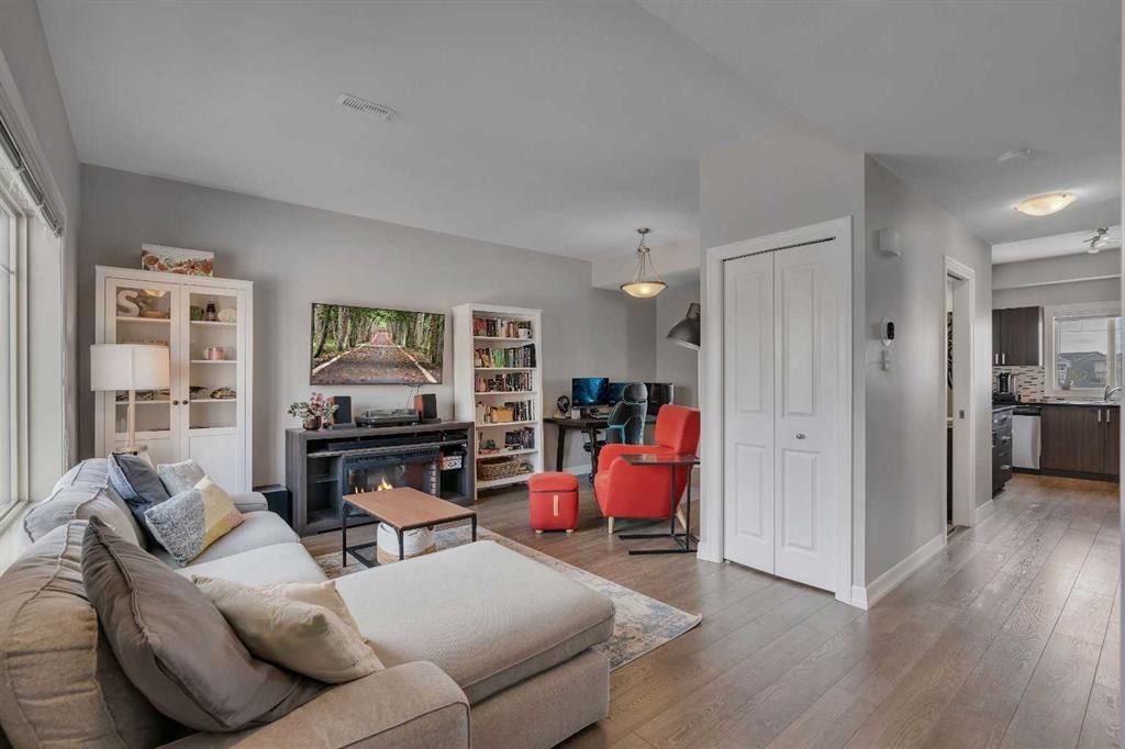 414-121 Copperpond Common Se, Calgary, AB